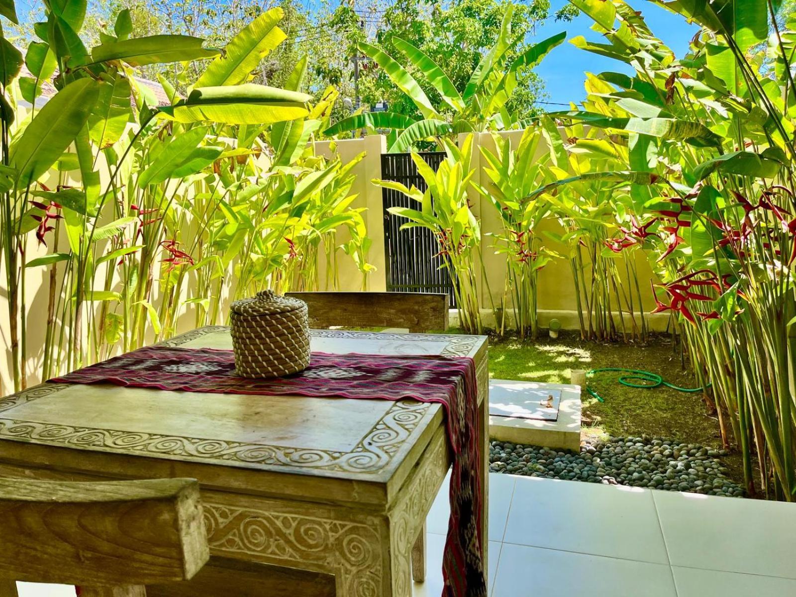 Pura Vida * Uluwatu
